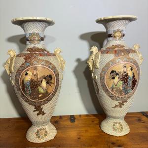 Vasos antigos de cerâmica japonesa Satsuma, início de 1900, pintados. A 78 L 44